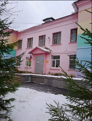 Родители воспитанников детского сада на Меланжевом боятся, что их убьёт снежной глыбой